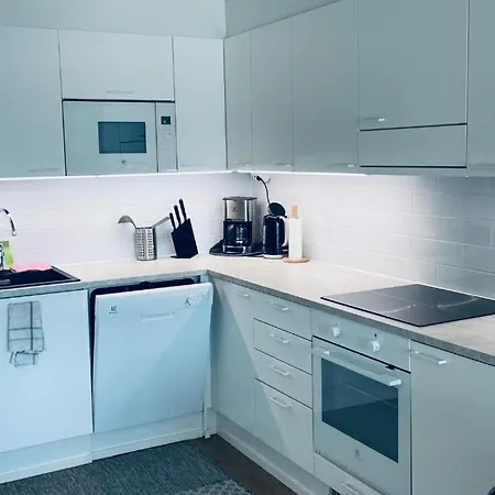 Condition 2-room By Metro & Shopping Center Apartment