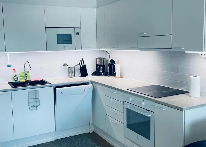 Condition 2-room By Metro & Shopping Center Apartment