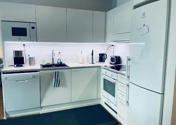 Apartment Condition 2-room By Metro & Shopping Center *